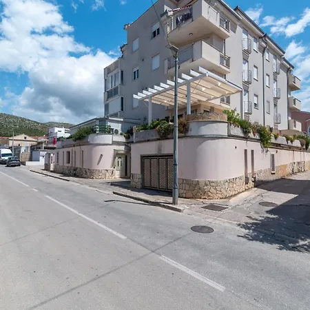 With Parking Space - 25406 شقة